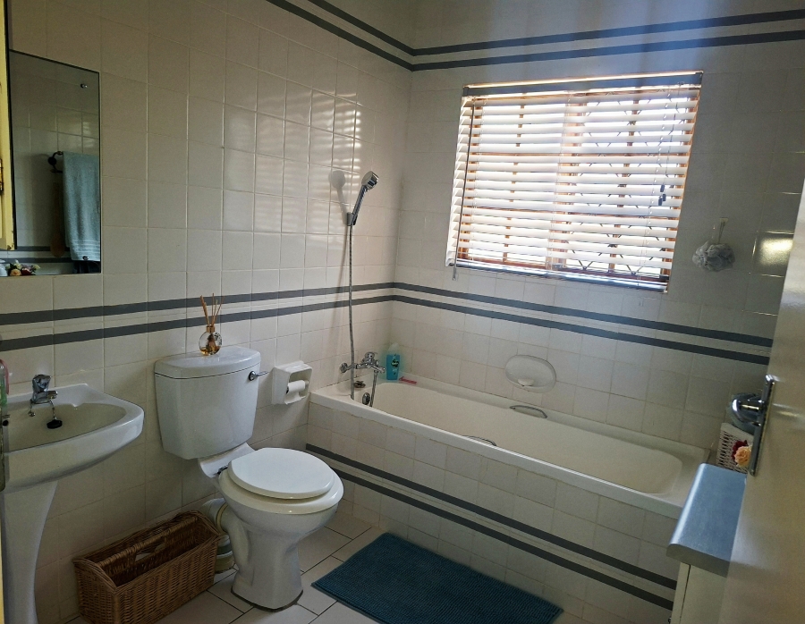 2 Bedroom Property for Sale in Golf View North West